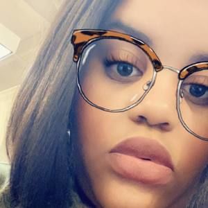 Meet your Posher, Mona